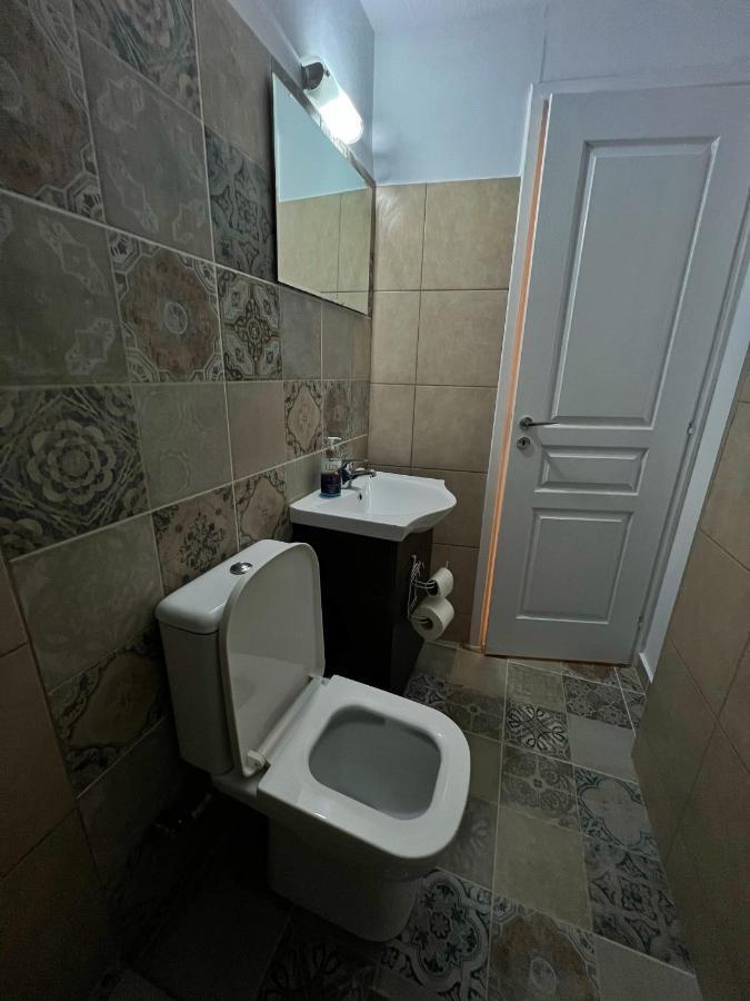 Sunmer Apartment 1Minute From Sea, 15 Min From The Airport Artemis City Center Kültér fotó